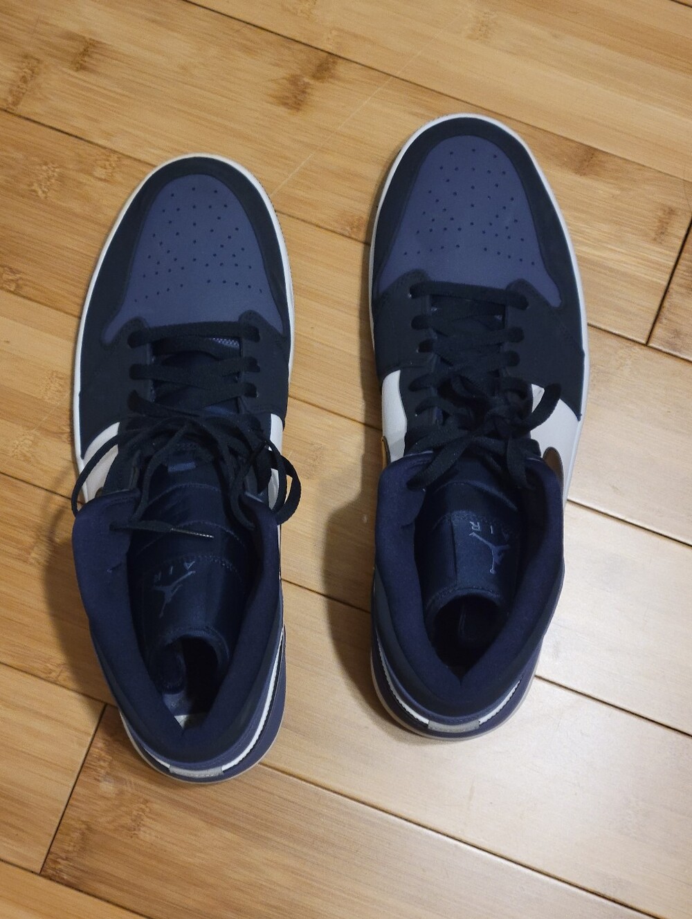 Air Jordan 1 Mid “Obsidian Sanded Purple” sneakers in men’s size 15